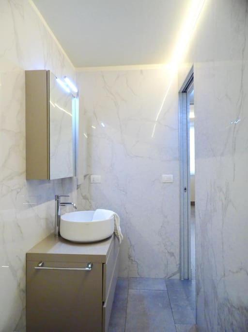 Isola Apartment Pastrengo Милан Экстерьер фото